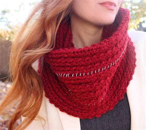 Michael Kors Chain Infinity Scarf [knitting pattern] 